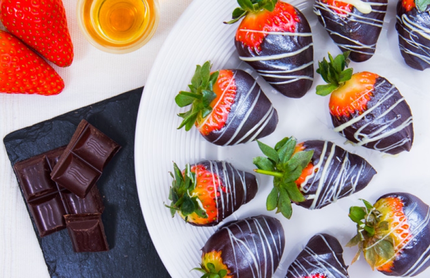 Boozy Chocolate Covered Strawberries Recipe