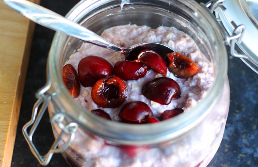 Cherry Bakewell Overnight Oats Recipe