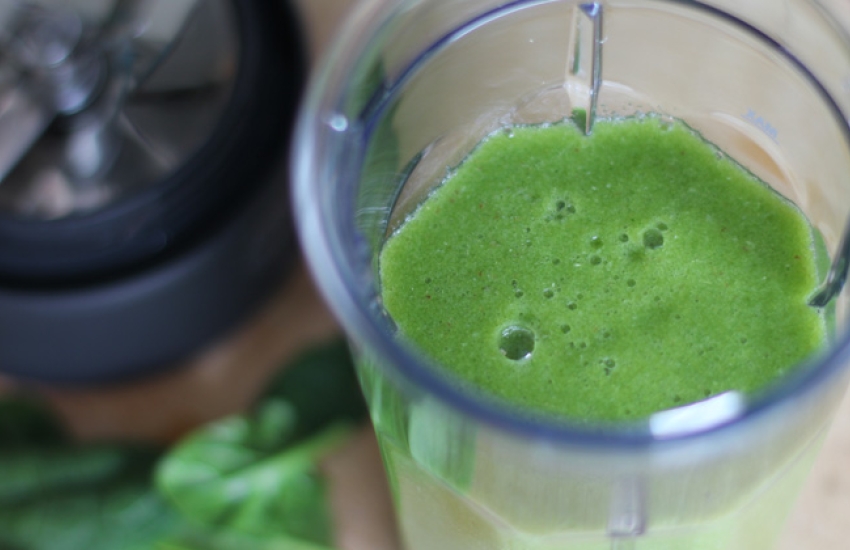 Green Smoothie Recipe with Spinach
