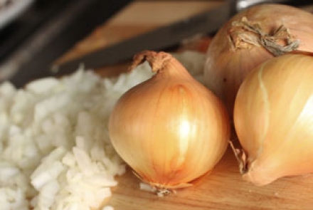 How to chop an onion