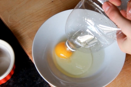 How to separate egg yolk with a bottle